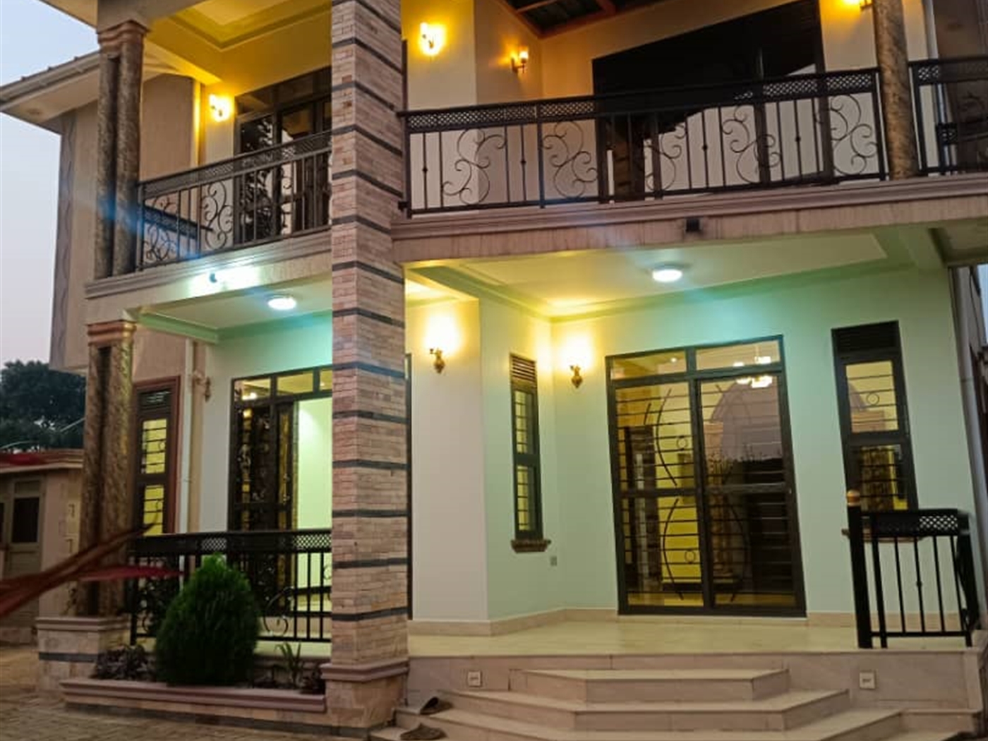 4 bedroom Storeyed house for sale in Ssekiwuga Wak...