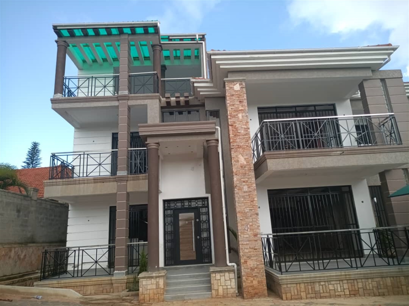 8 bedroom Storeyed house for sale in Ssekiwuga Wakiso Uganda