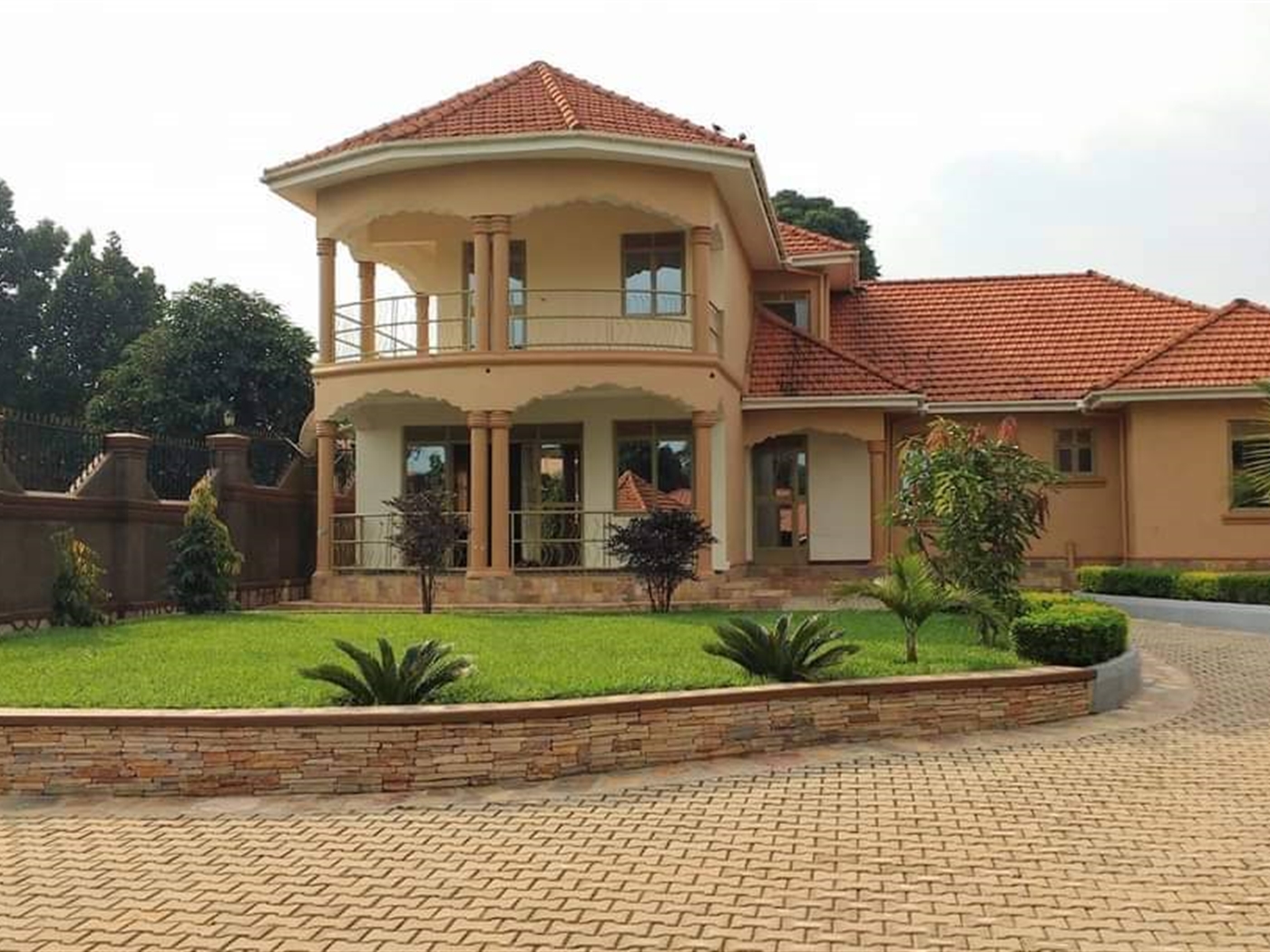 5 bedroom Storeyed house for sale in Entebbe Wakiso Uganda