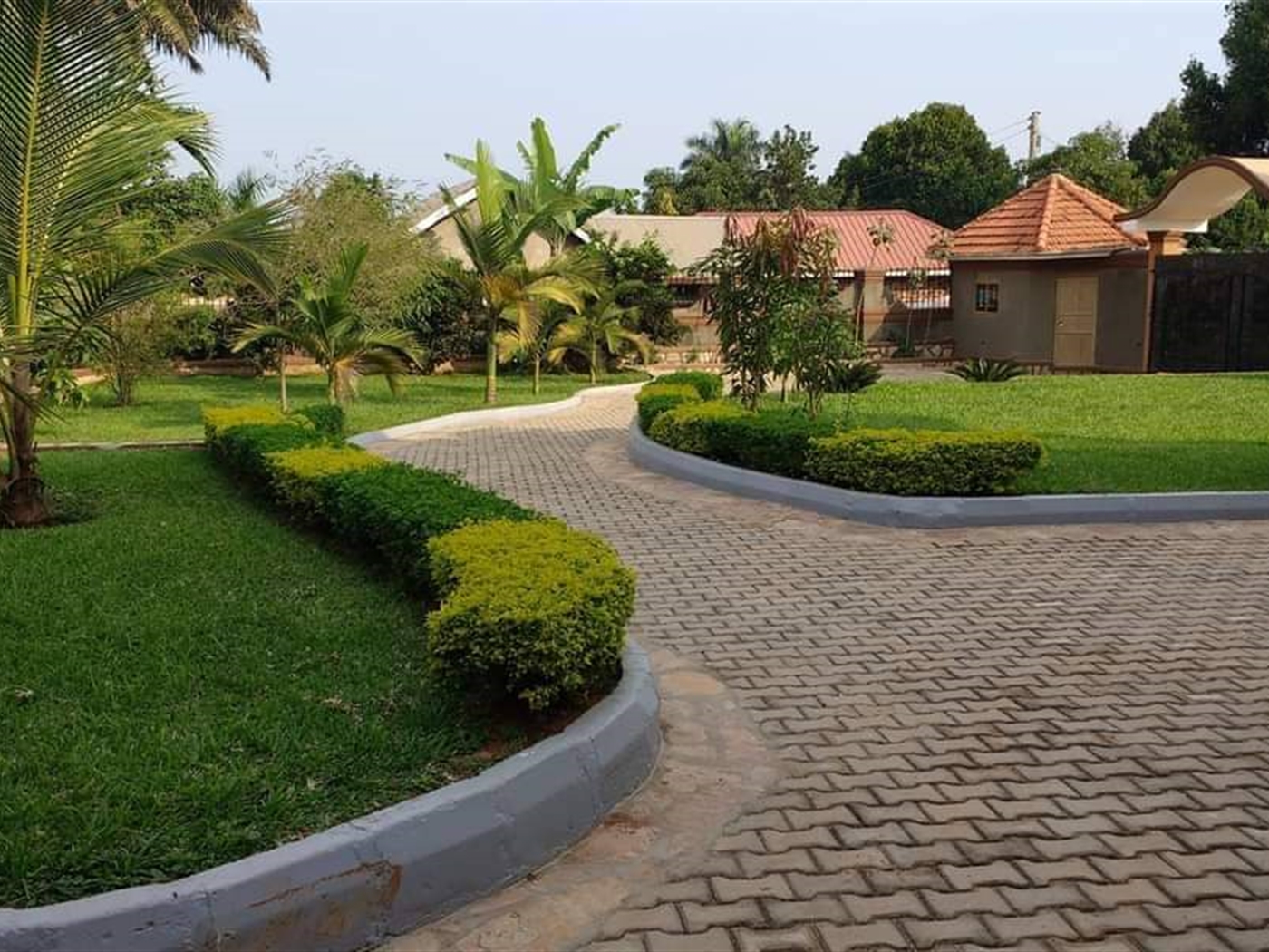 5 bedroom Storeyed house for sale in Entebbe Wakiso Uganda