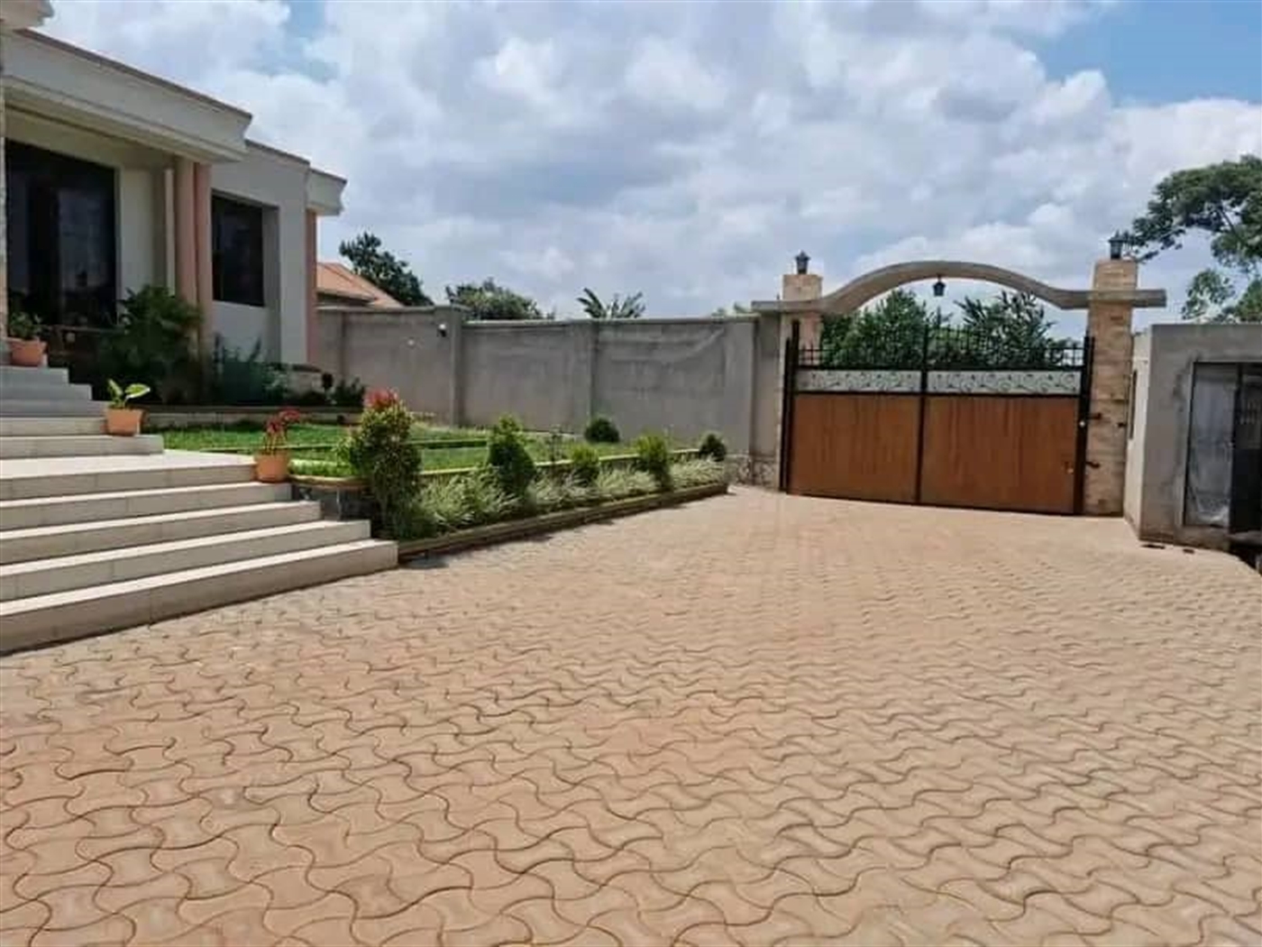 4 bedroom Bungalow for sale in Namugongo Wakiso Uganda