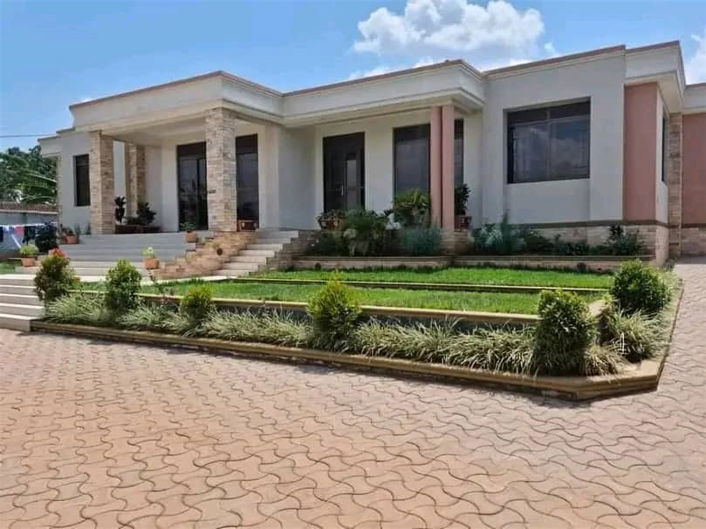 4 bedroom Bungalow for sale in Namugongo Wakiso Uganda