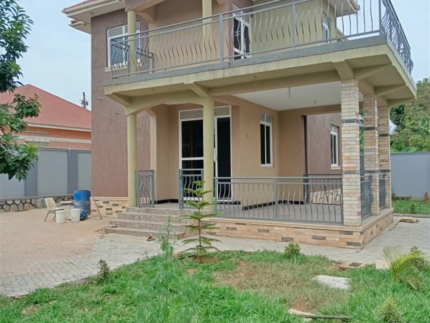 3 bedroom Storeyed house for sale in Bweyakajjansi Wakiso Uganda