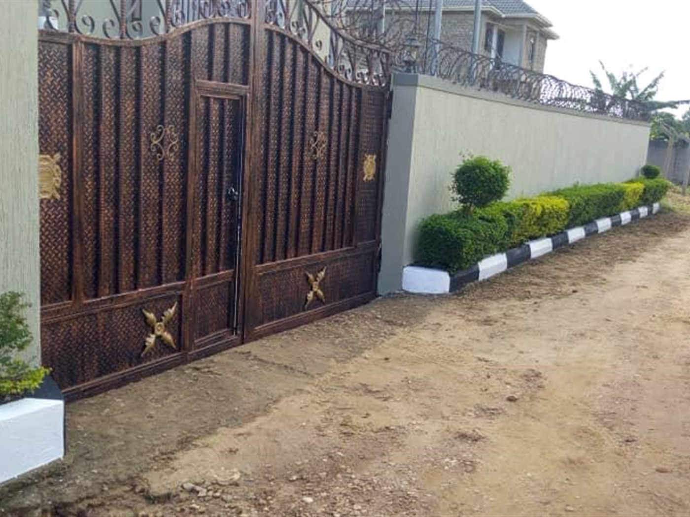 6 bedroom Storeyed house for sale in Bweya Wakiso Uganda