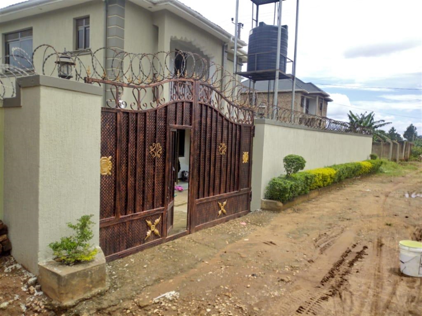 6 bedroom Storeyed house for sale in Bweya Wakiso Uganda