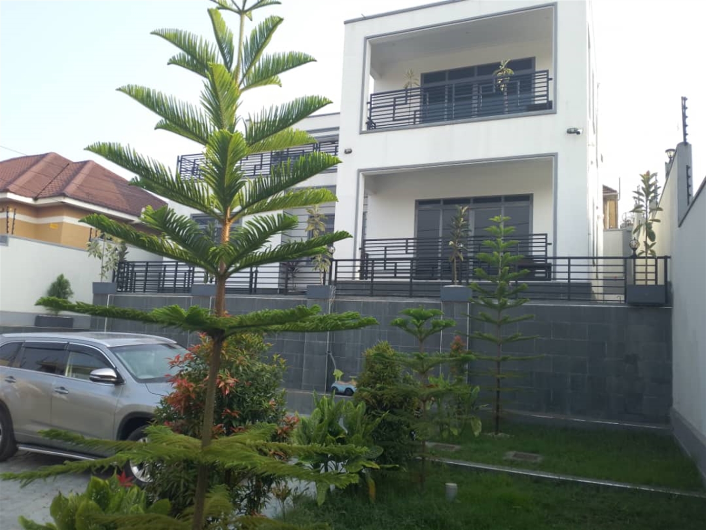 6 bedroom Storeyed house for sale in Kabanyolo Wakiso Uganda