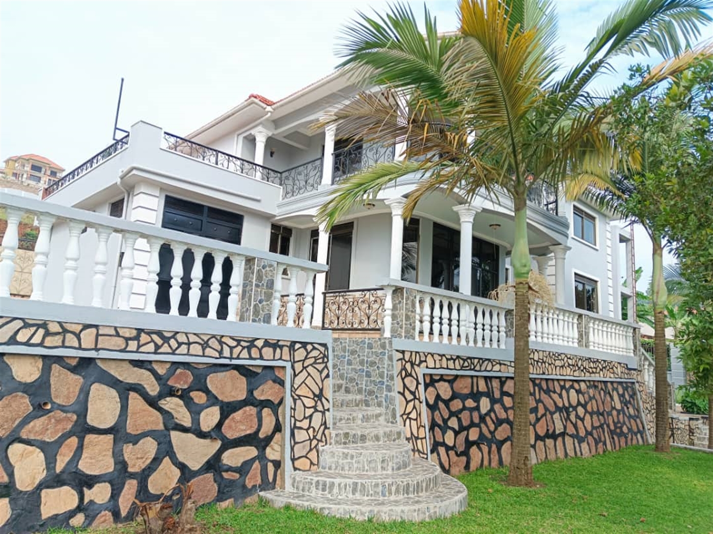 8 bedroom Storeyed house for sale in Akright Wakiso Uganda