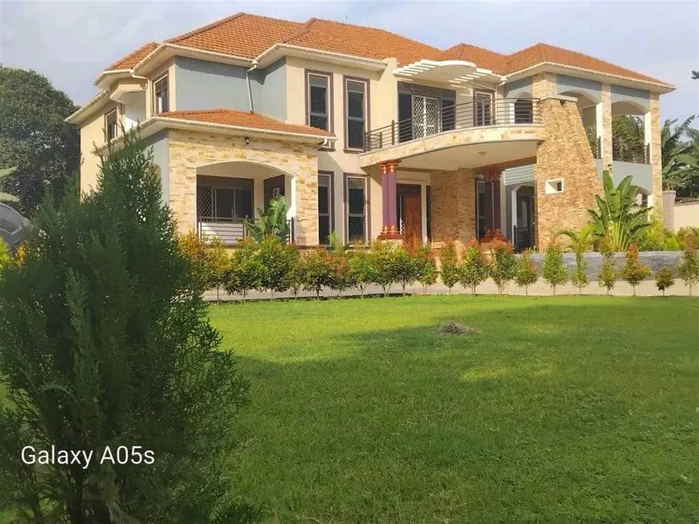7 bedroom Bungalow for sale in Nakweelo Wakiso Uganda