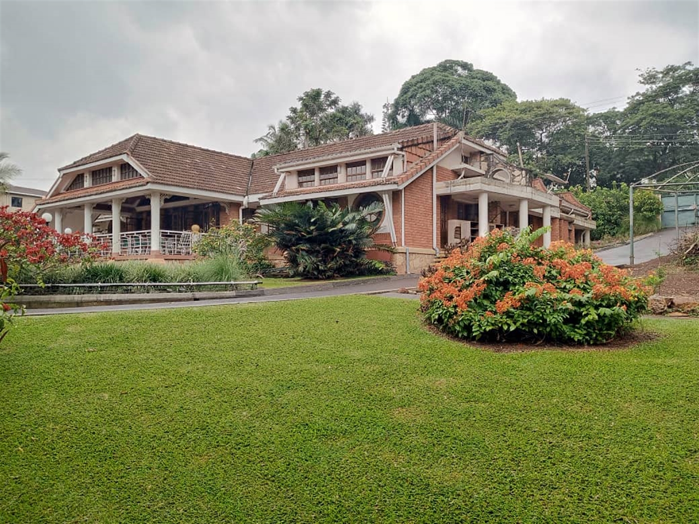 5 bedroom Bungalow for sale in Kololo Kampala Uganda