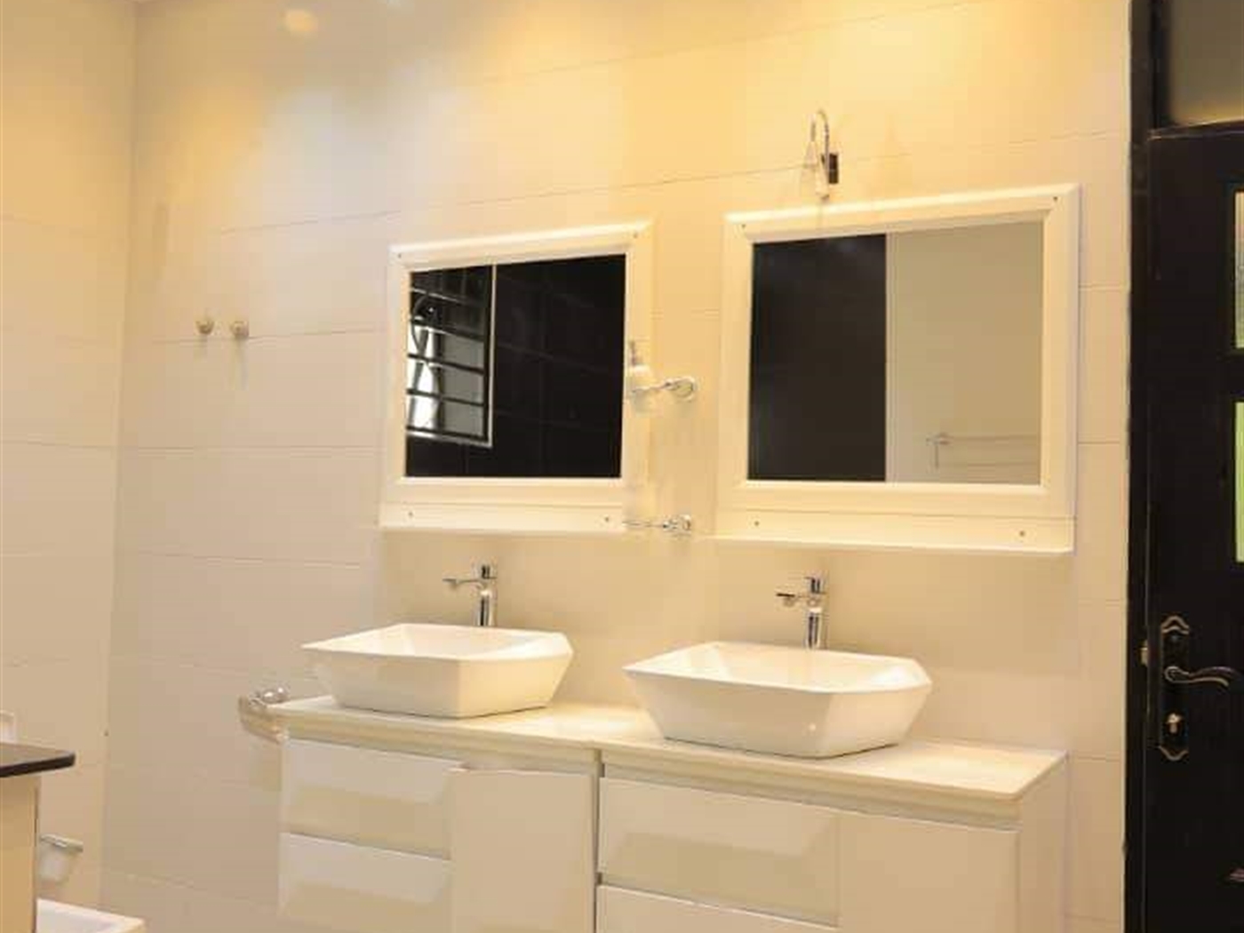 5 bedroom Storeyed house for sale in Kansanga Kampala Uganda