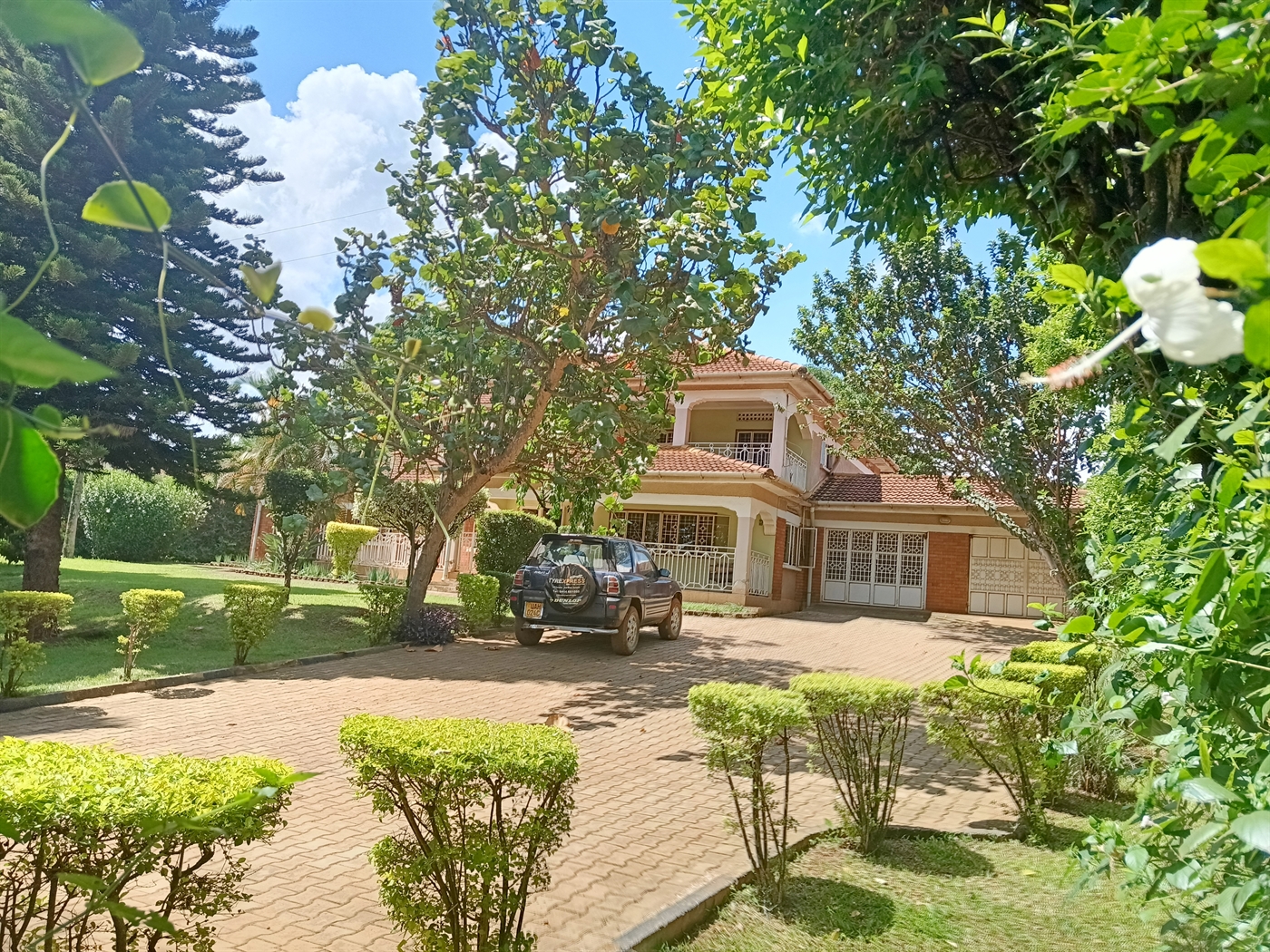8 bedroom Storeyed house for sale in Kireka Wakiso Uganda