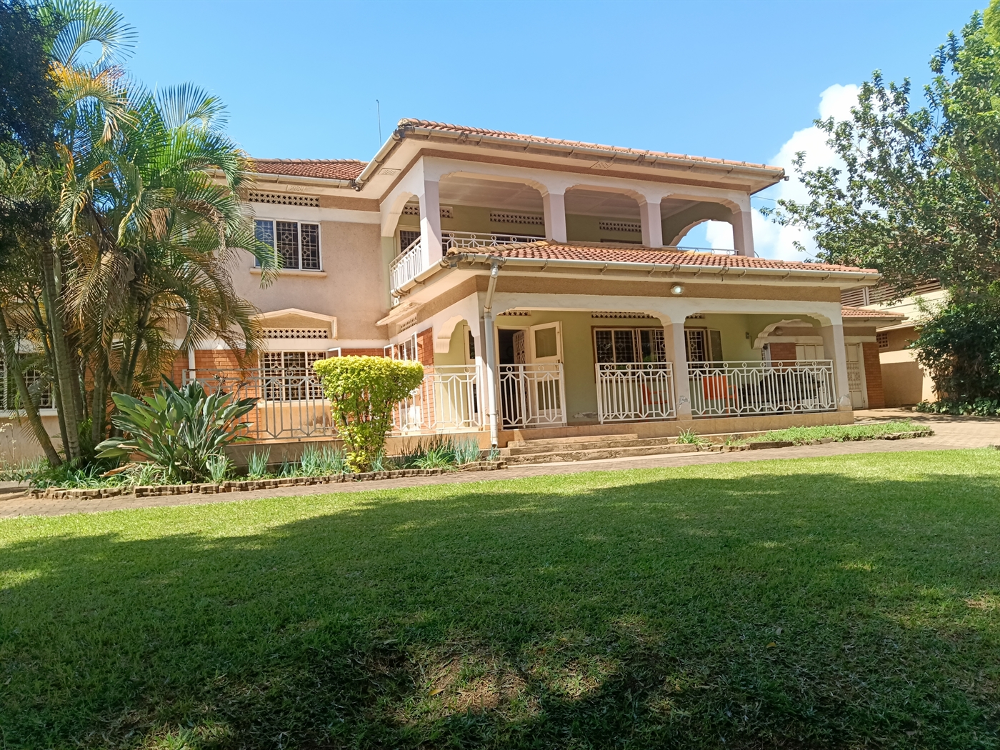 8 bedroom Storeyed house for sale in Kireka Wakiso...