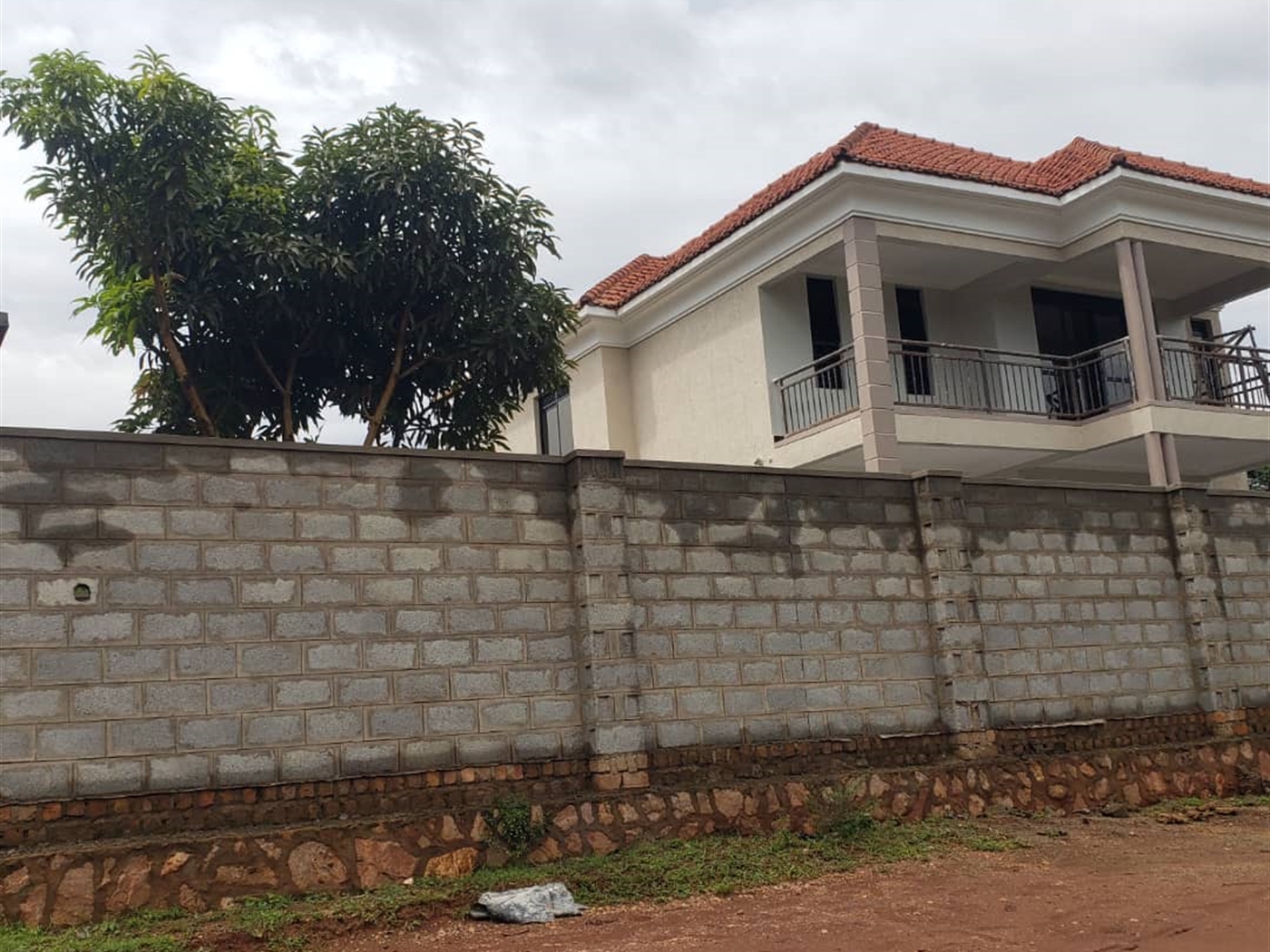 4 bedroom Storeyed house for sale in Kitovu Wakiso Uganda