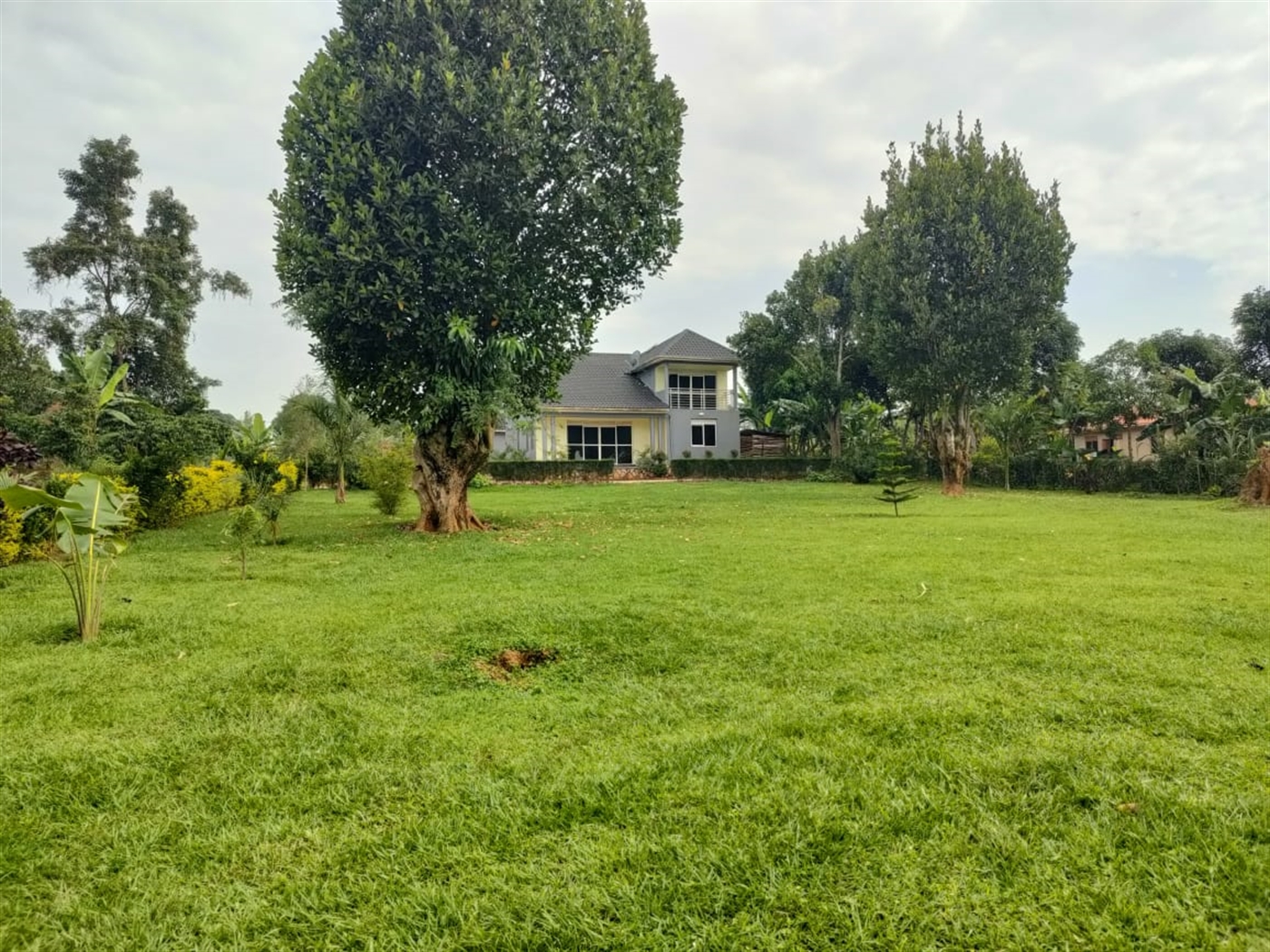 5 bedroom Storeyed house for sale in Katubwe Wakiso Uganda