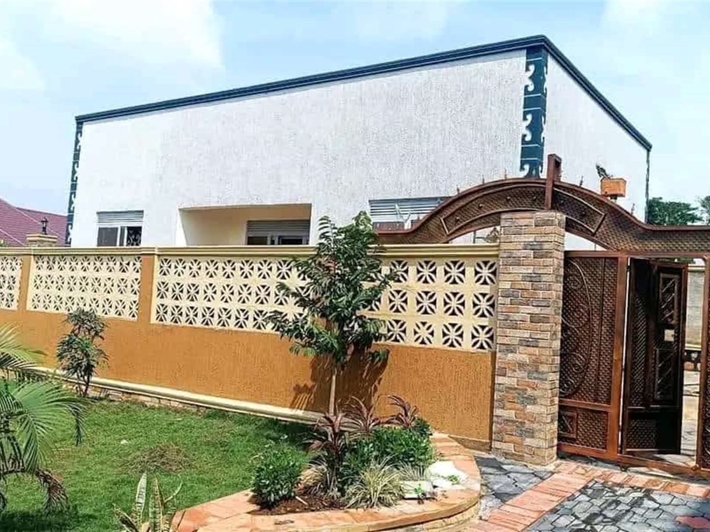 4 bedroom Storeyed house for sale in Kakiri Wakiso Uganda