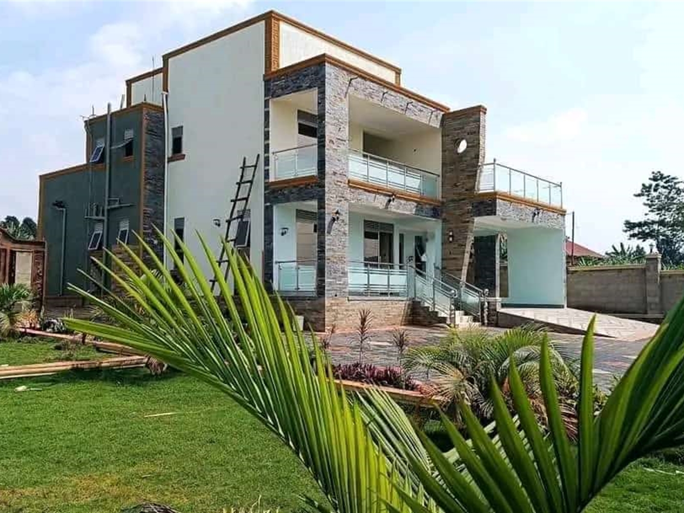  4 bedroom Storeyed house for sale in Kakiri Wakis...