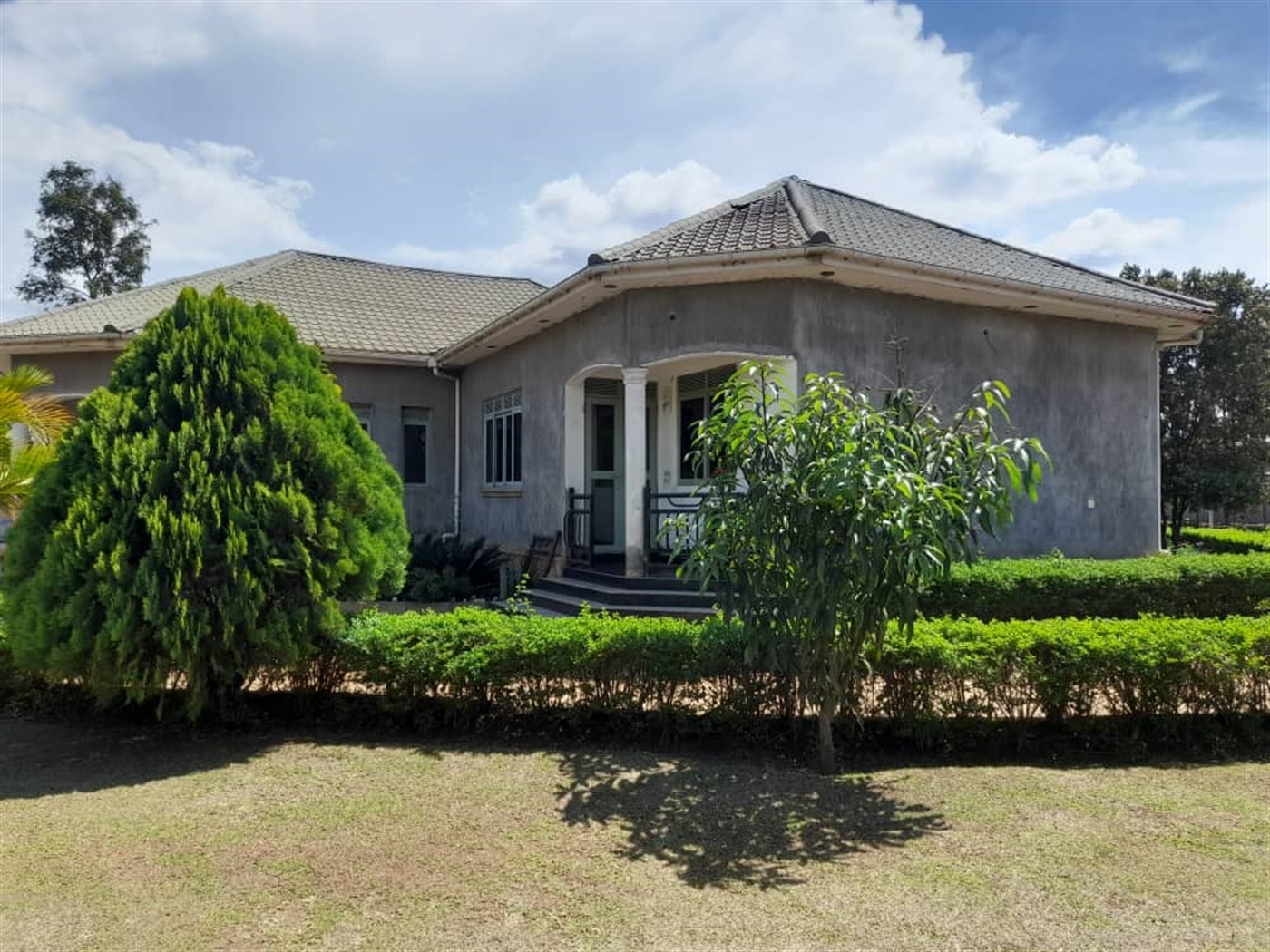 4 bedroom Storeyed house for sale in Kakiri Wakiso Uganda