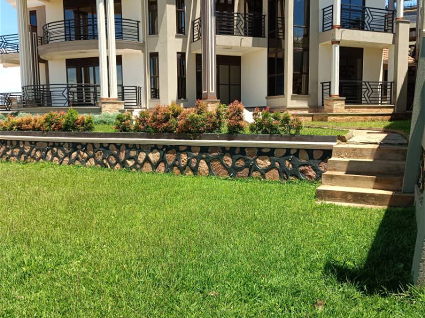 6 bedroom Storeyed house for sale in Bwebajja Wakiso Uganda