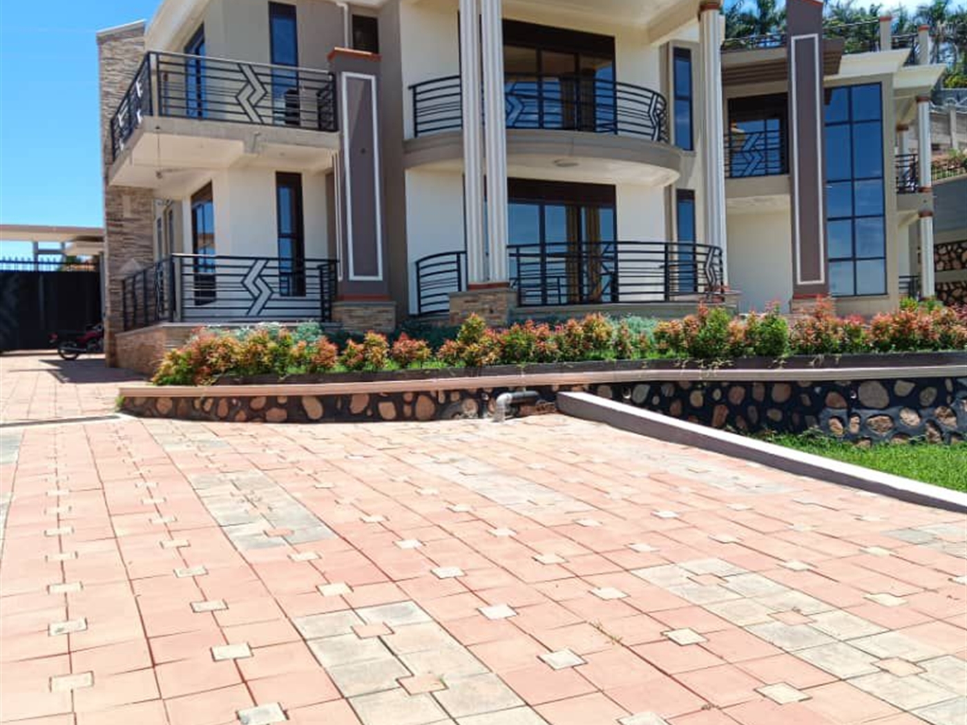 6 bedroom Storeyed house for sale in Bwebajja Wakiso Uganda
