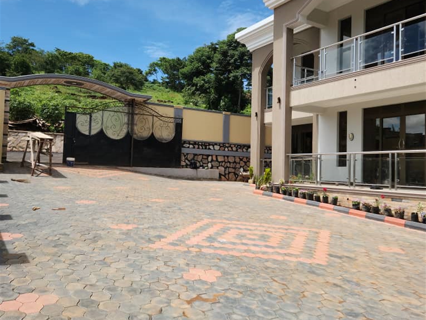 5 bedroom Storeyed house for sale in Bwebajja Wakiso Uganda