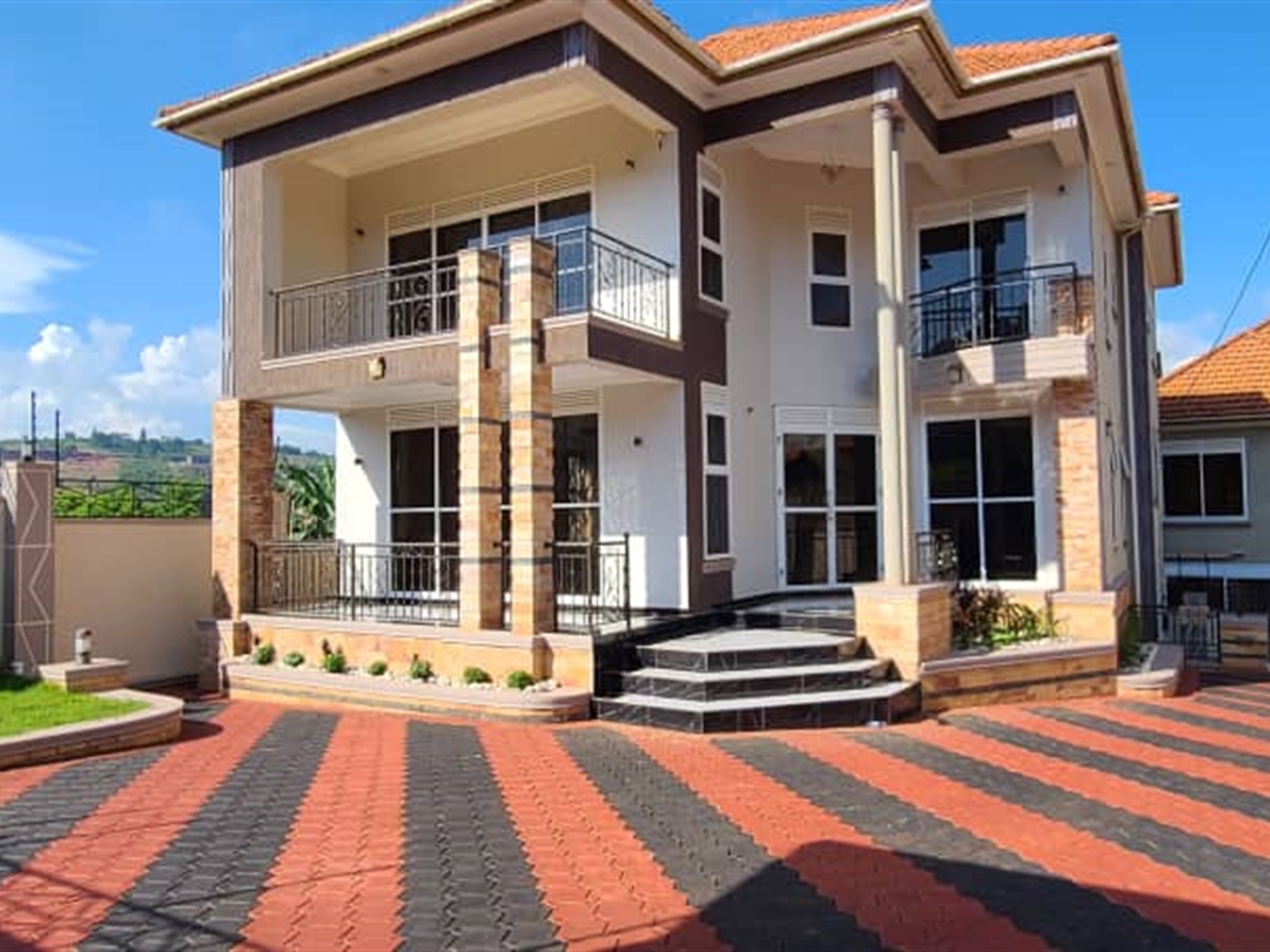 5 bedroom Storeyed house for sale in Bwebajja Wakiso Uganda