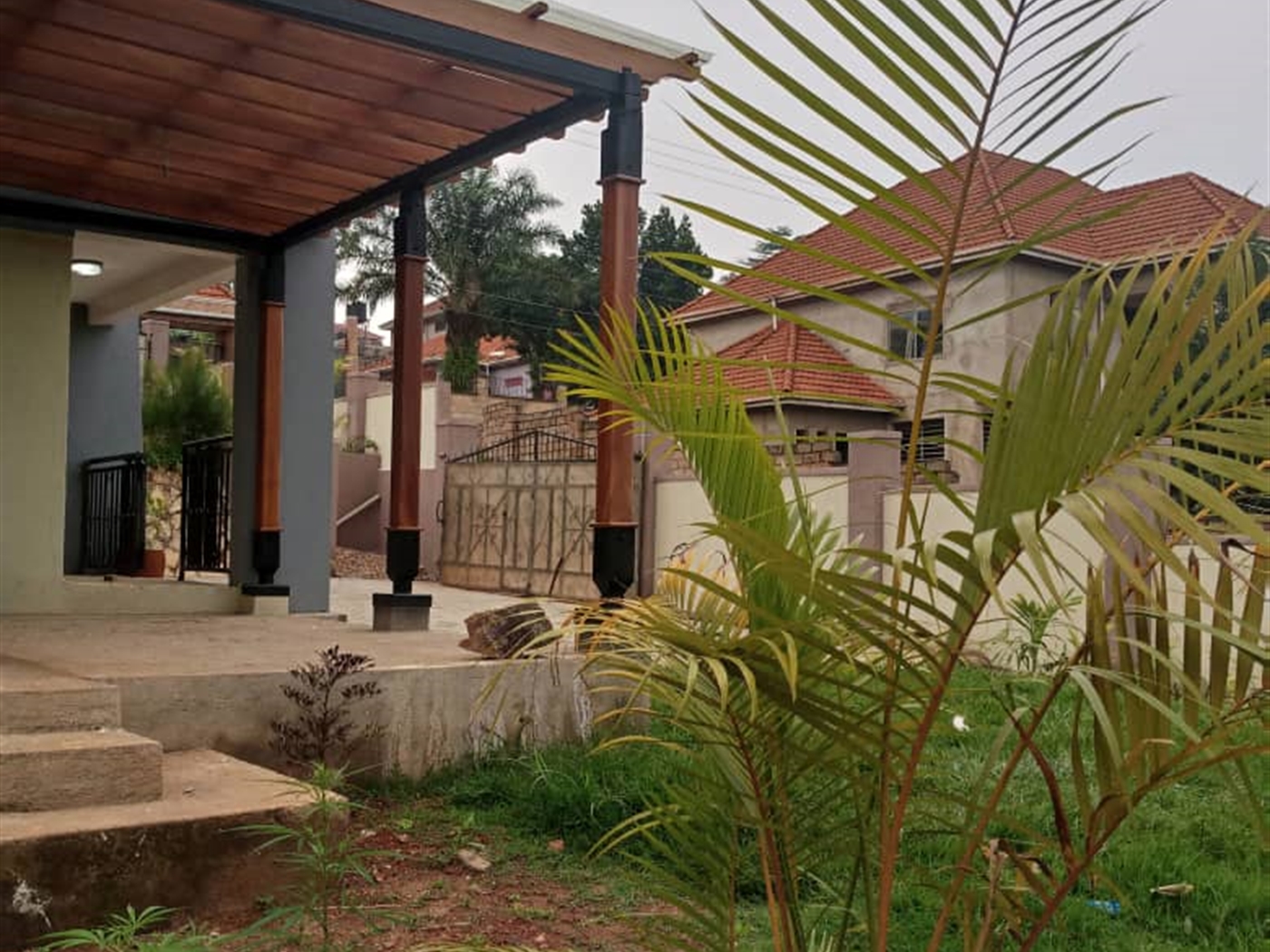 5 bedroom Storeyed house for sale in Bwebajja Wakiso Uganda