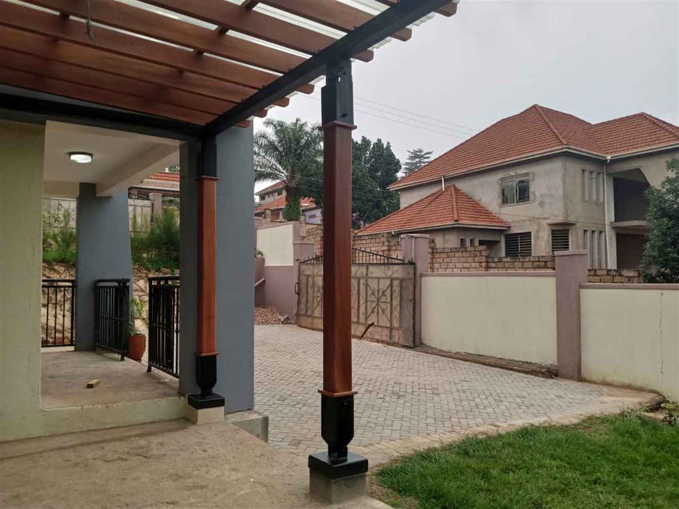 5 bedroom Storeyed house for sale in Bwebajja Wakiso Uganda