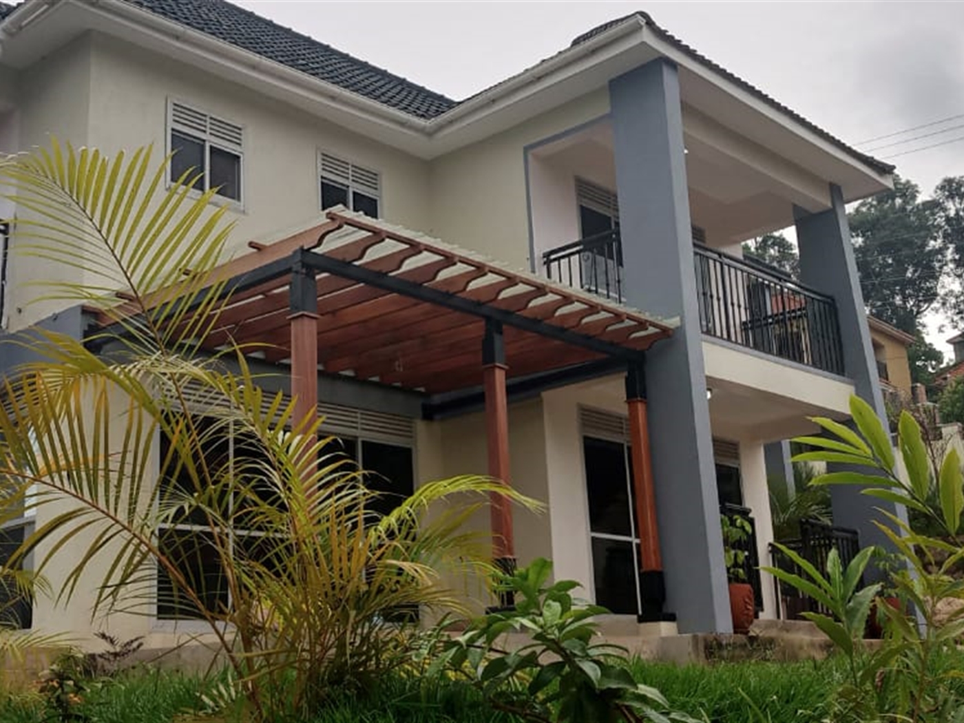 5 bedroom Storeyed house for sale in Bwebajja Wakiso Uganda