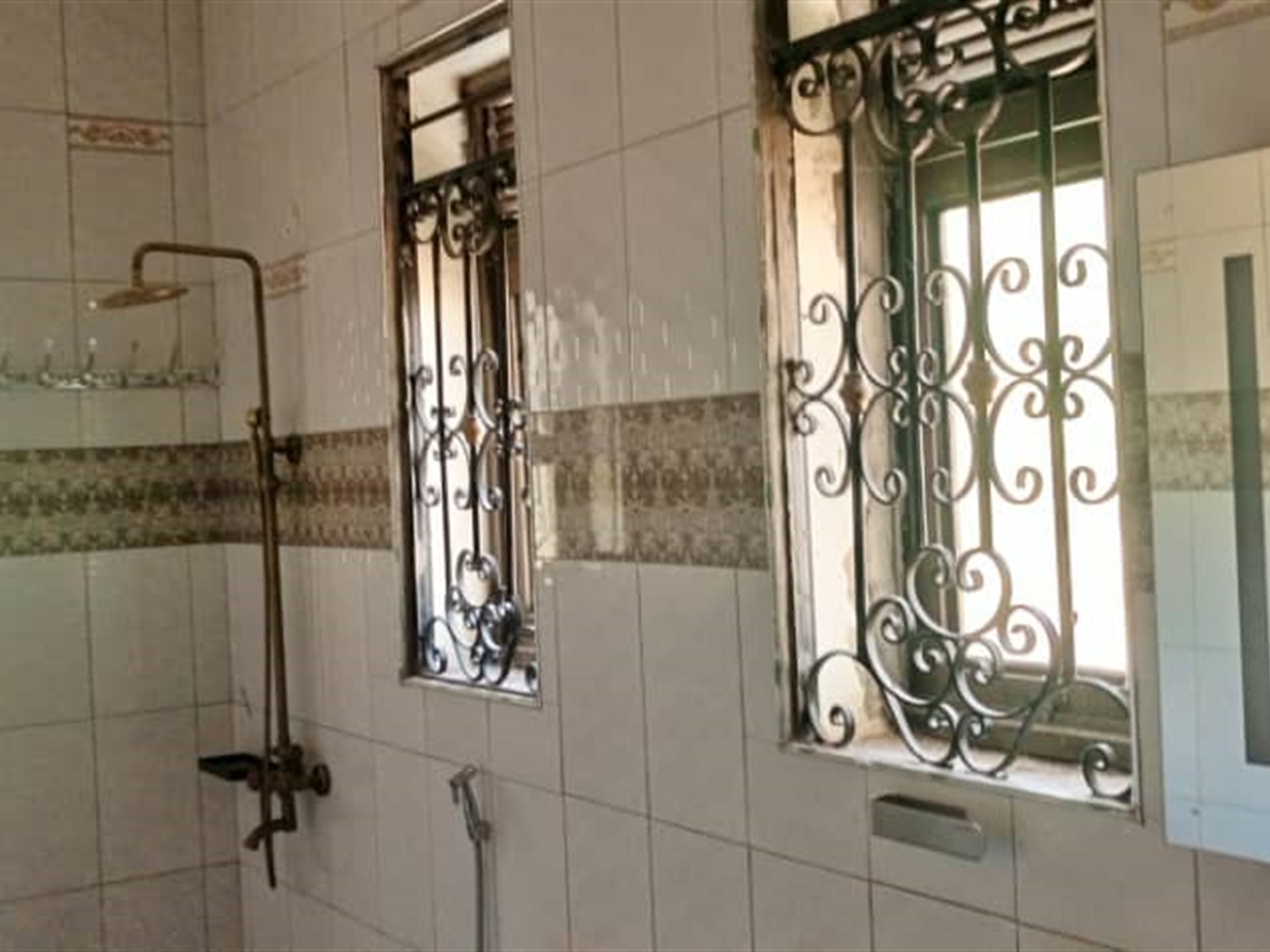 6 bedroom Storeyed house for sale in Bwebajja Wakiso Uganda