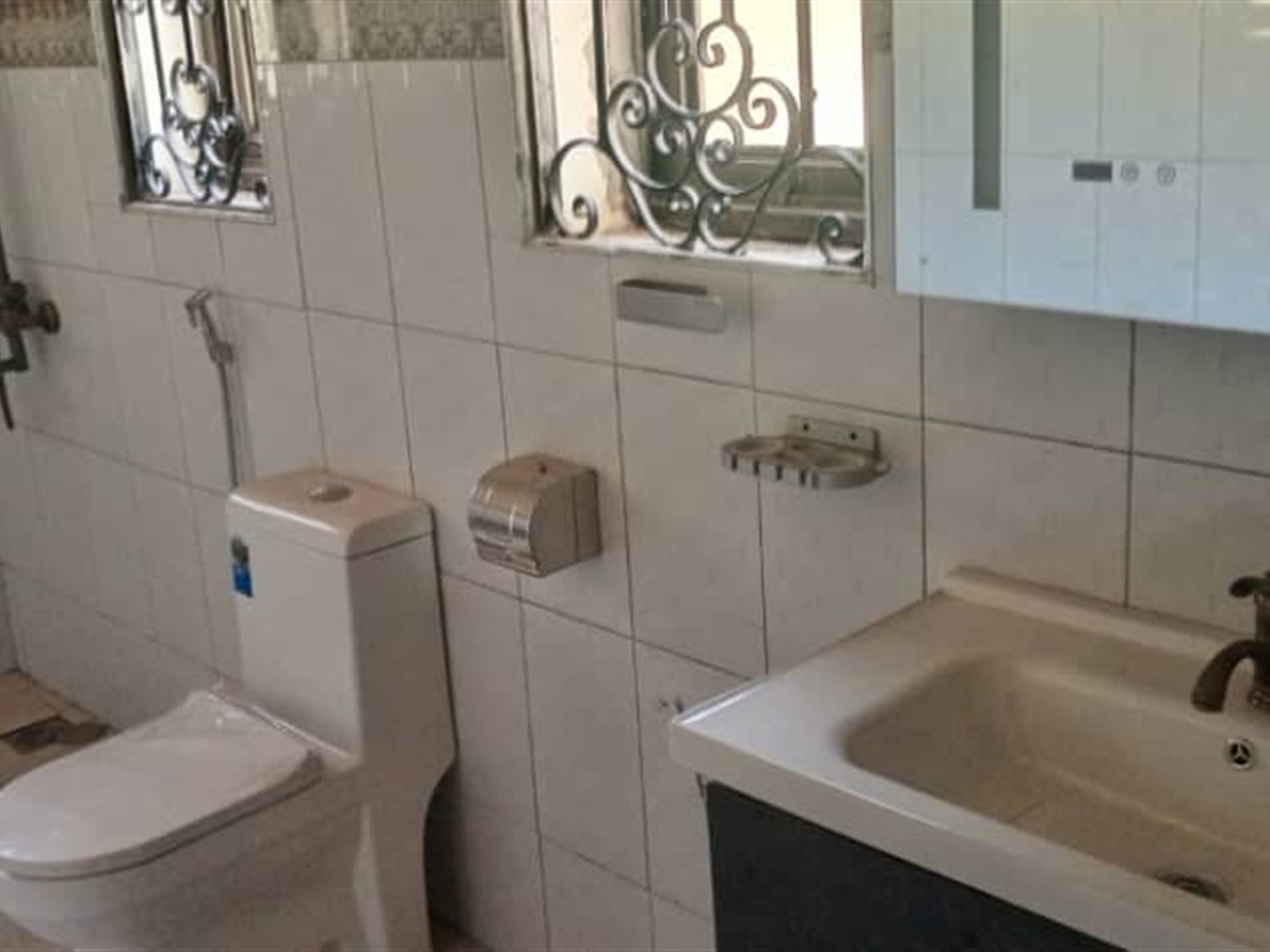 6 bedroom Storeyed house for sale in Bwebajja Wakiso Uganda