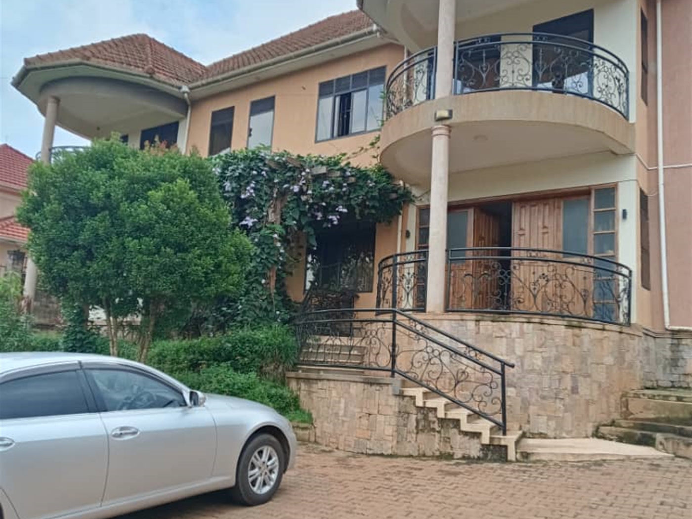5 bedroom Storeyed house for sale in Bwebajja Wakiso Uganda