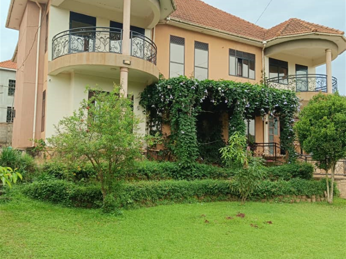 5 bedroom Storeyed house for sale in Bwebajja Waki...