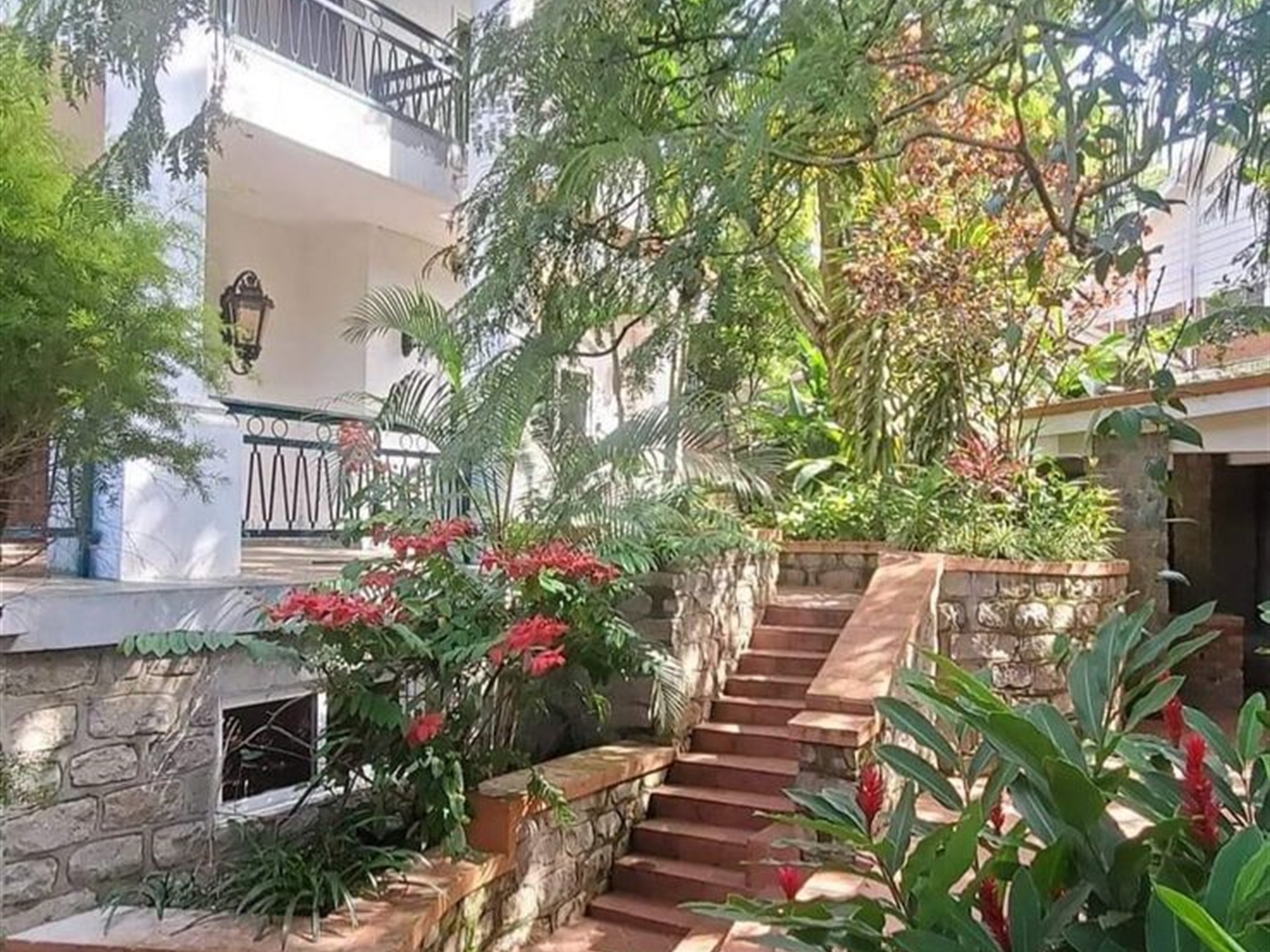 6 bedroom Storeyed house for sale in Kololo Kampala Uganda