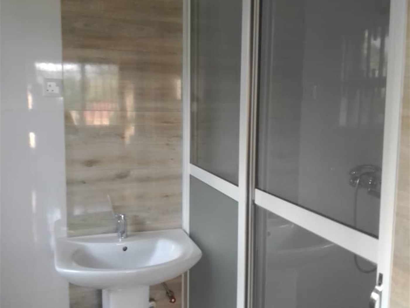 5 bedroom Storeyed house for sale in Kitala Wakiso Uganda