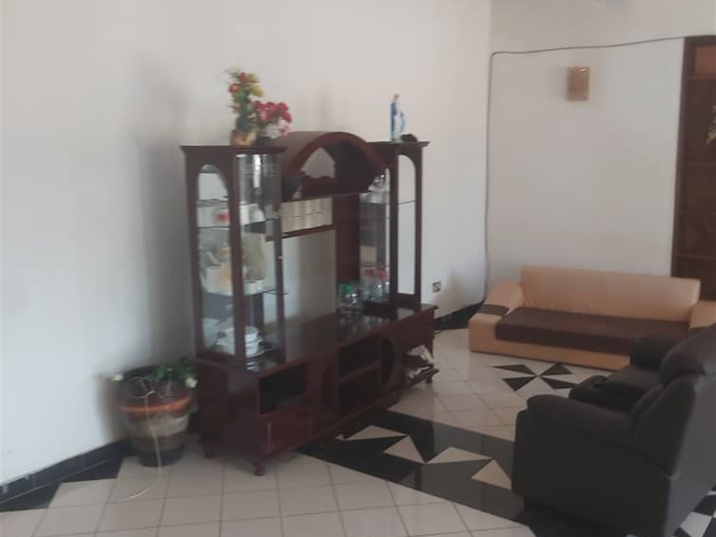 6 bedroom Storeyed house for sale in Mutungo Kampala Uganda