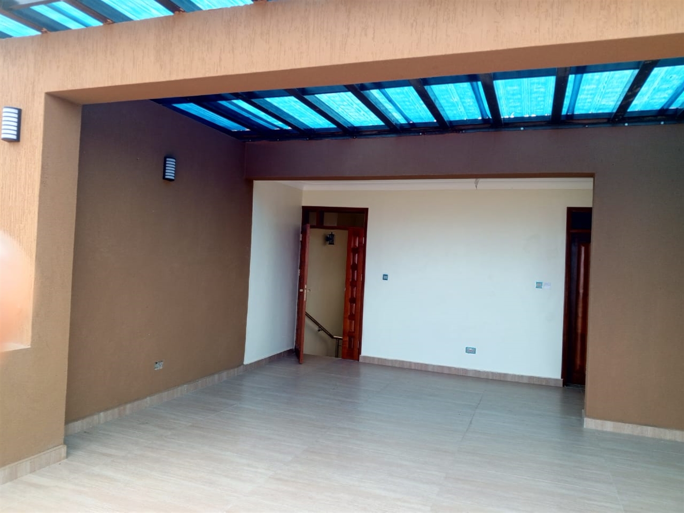 6 bedroom Storeyed house for sale in Mutungo Kampala Uganda