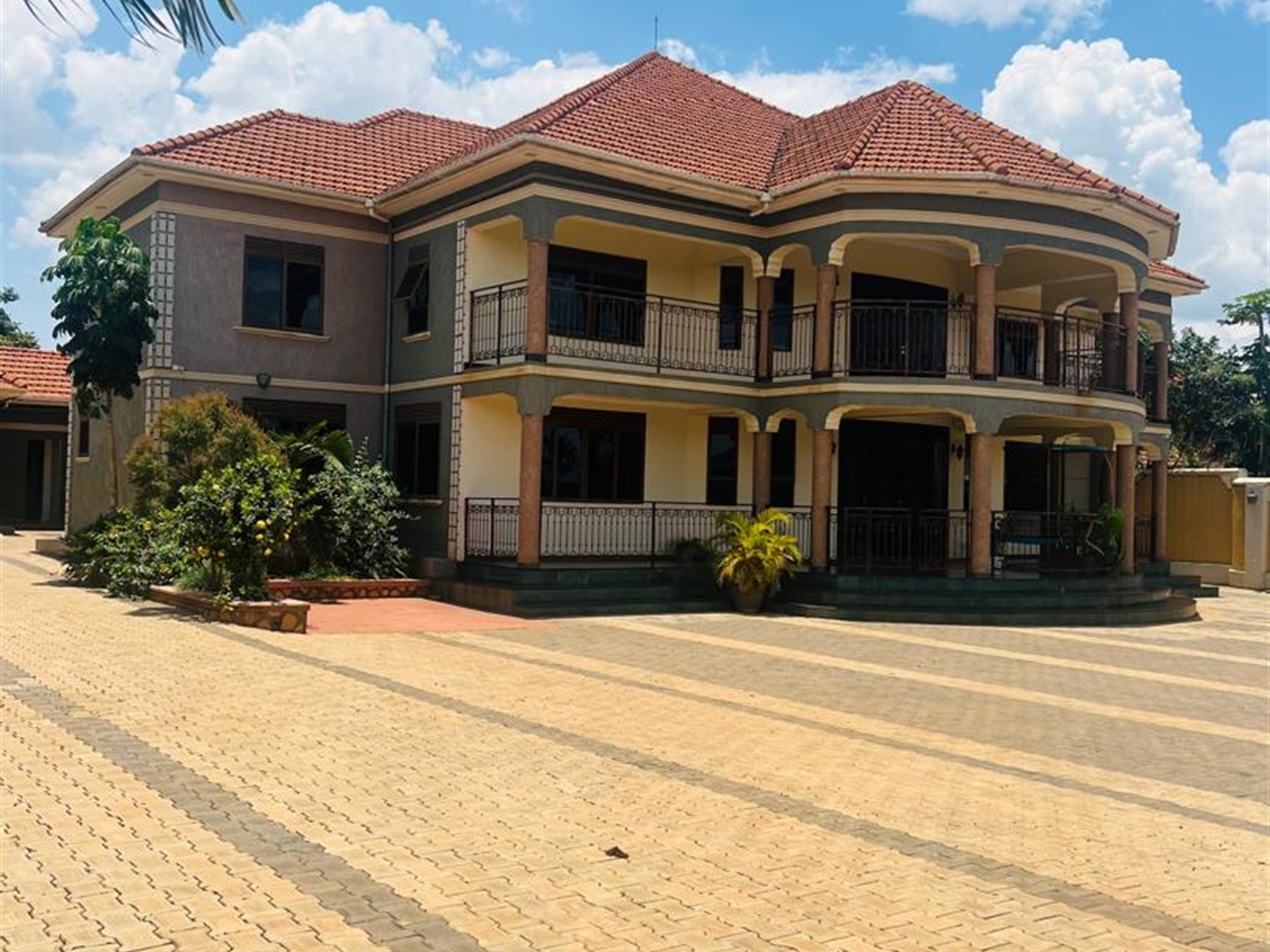 7 bedroom Storeyed house for sale in Kiwologoma Wa...