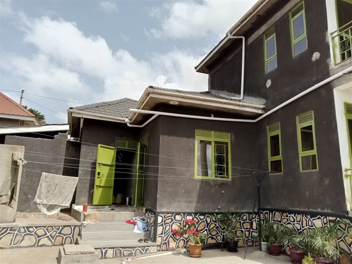 3 bedroom Storeyed house for sale in Kawuku Wakiso Uganda