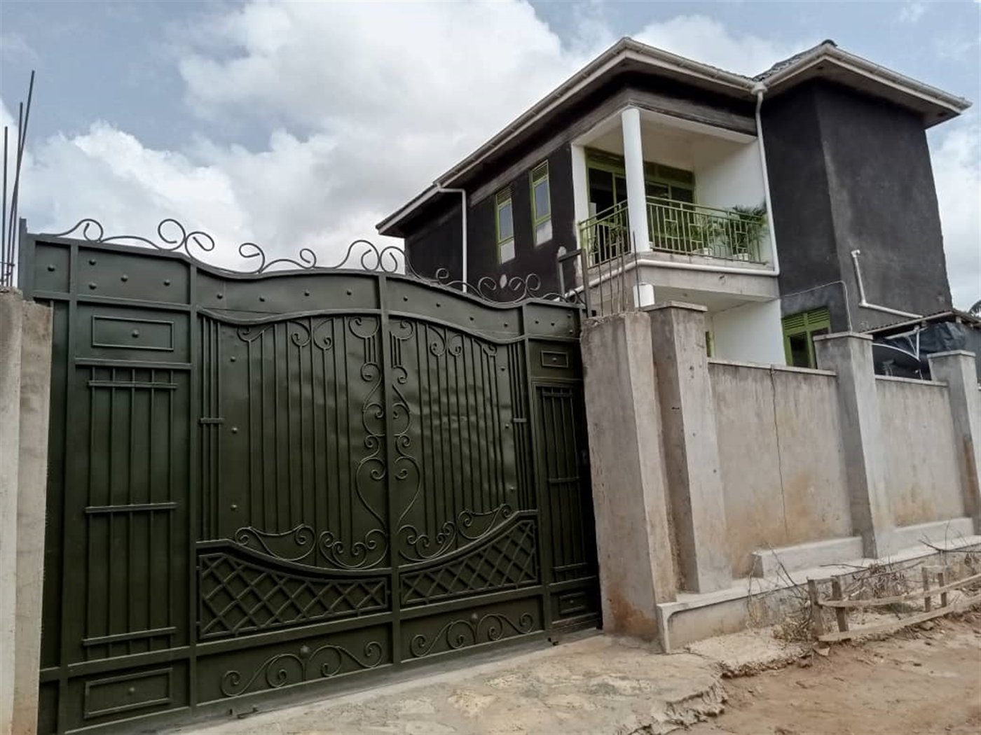 3 bedroom Storeyed house for sale in Kawuku Wakiso Uganda