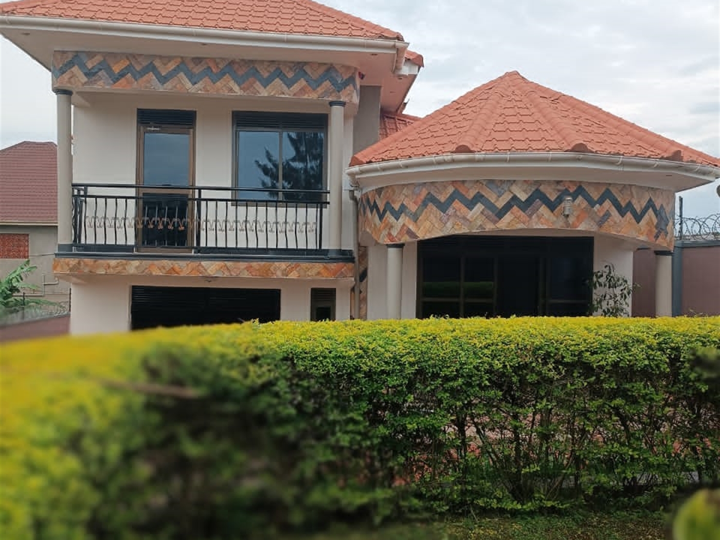 4 bedroom Storeyed house for sale in Kawuku Wakiso Uganda