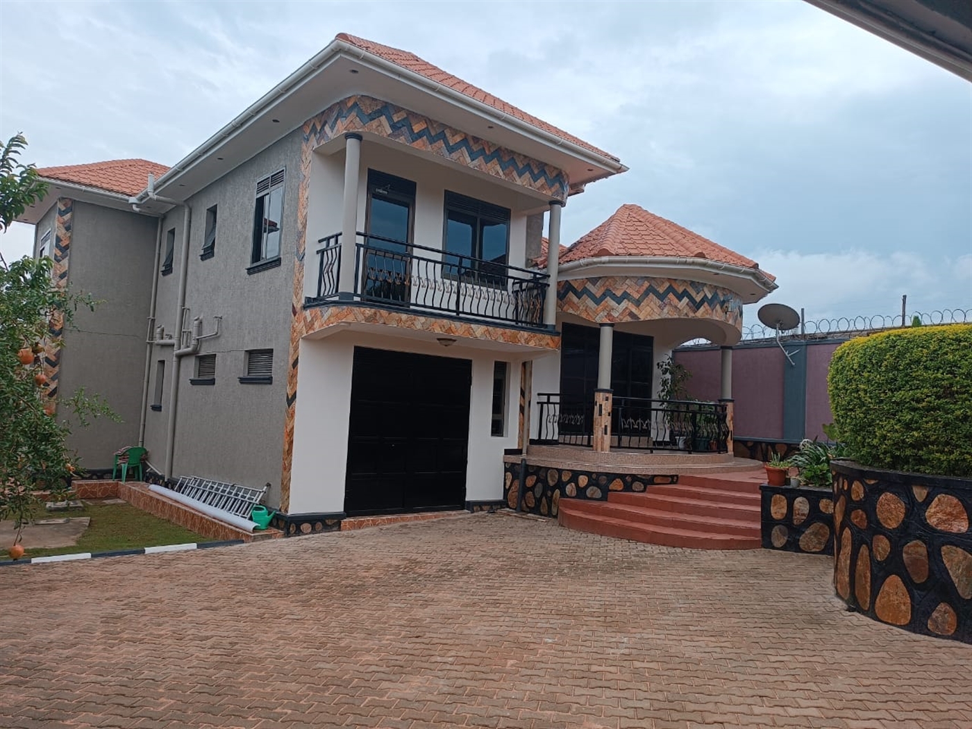 4 bedroom Storeyed house for sale in Kawuku Wakiso Uganda