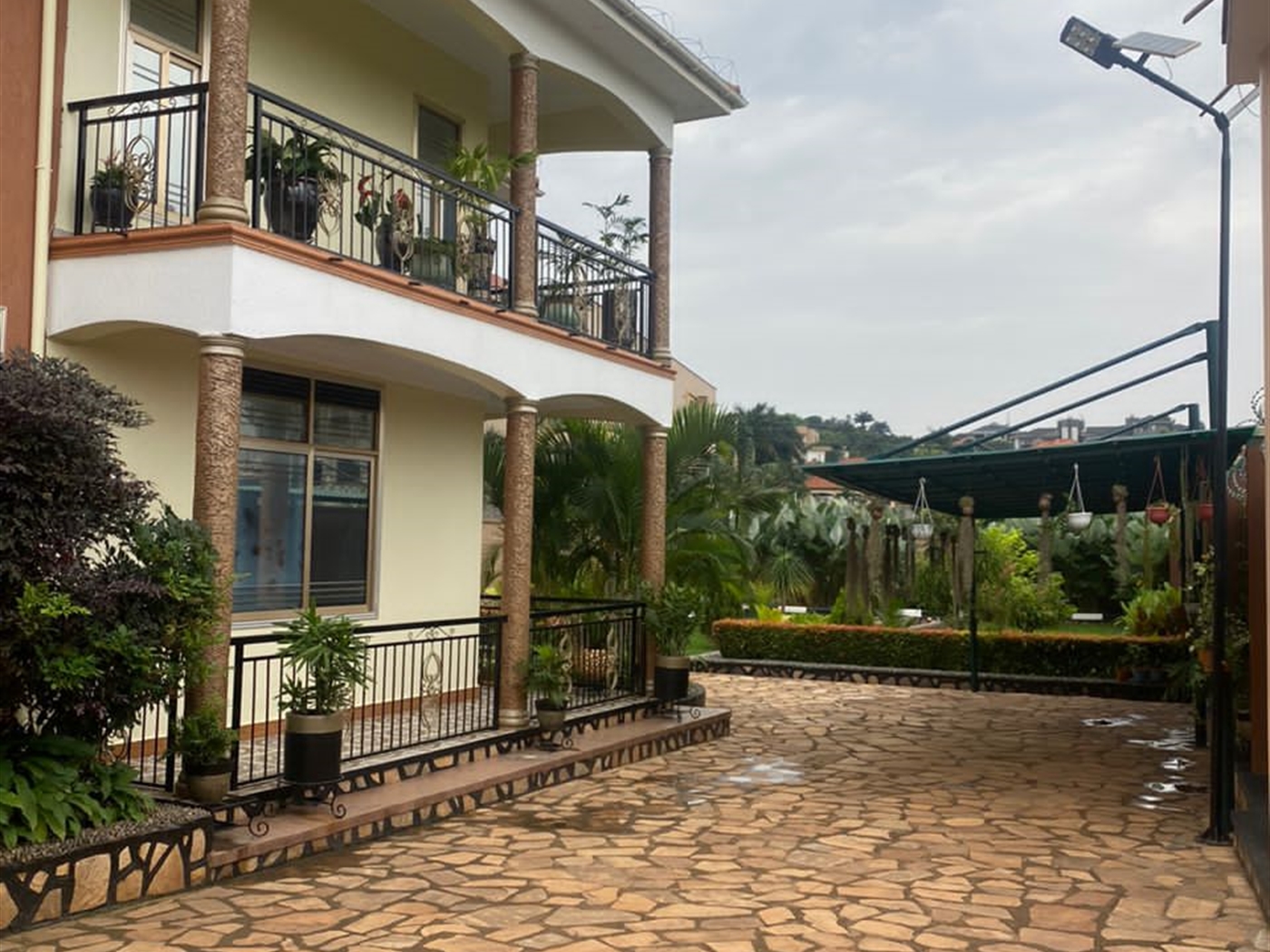 4 bedroom Storeyed house for sale in Kawuku Wakiso Uganda