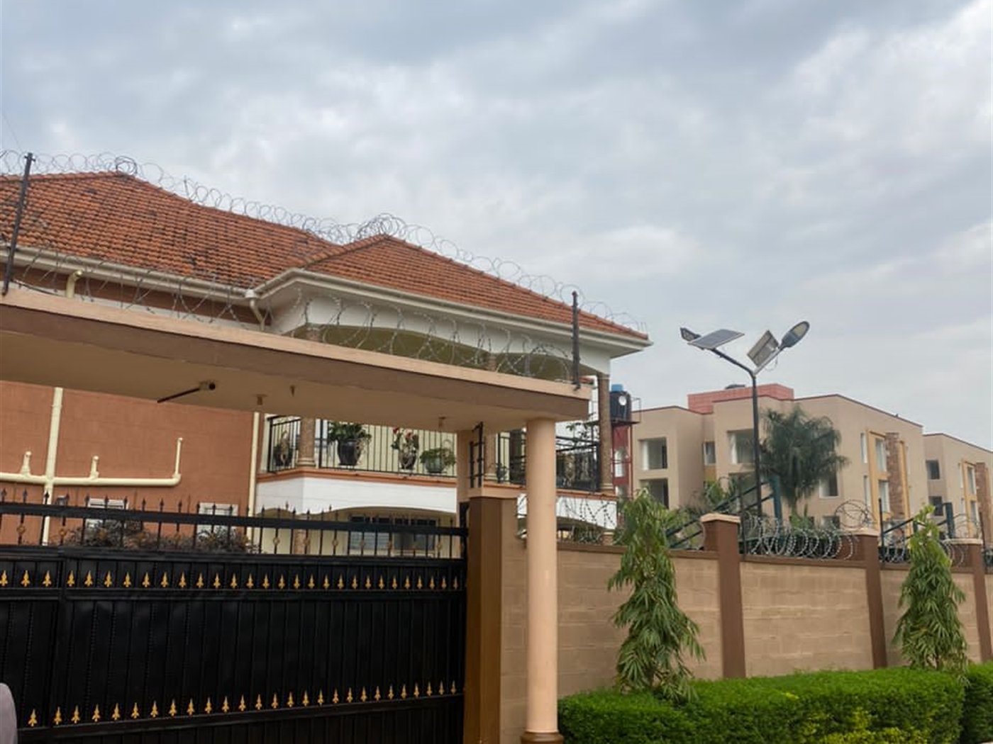 4 bedroom Storeyed house for sale in Kawuku Wakiso Uganda