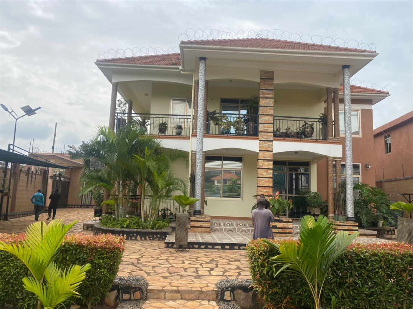 4 bedroom Storeyed house for sale in Kawuku Wakiso...