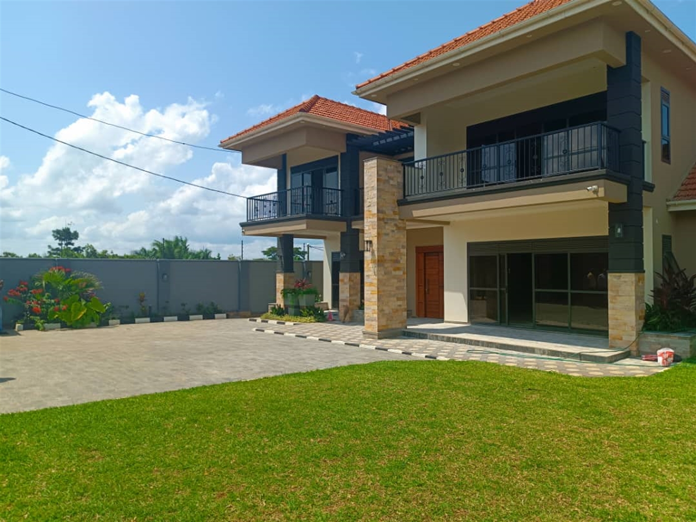 5 bedroom Storeyed house for sale in Kawuku Wakiso Uganda