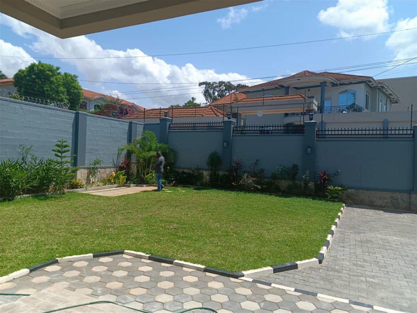 5 bedroom Storeyed house for sale in Kawuku Wakiso Uganda