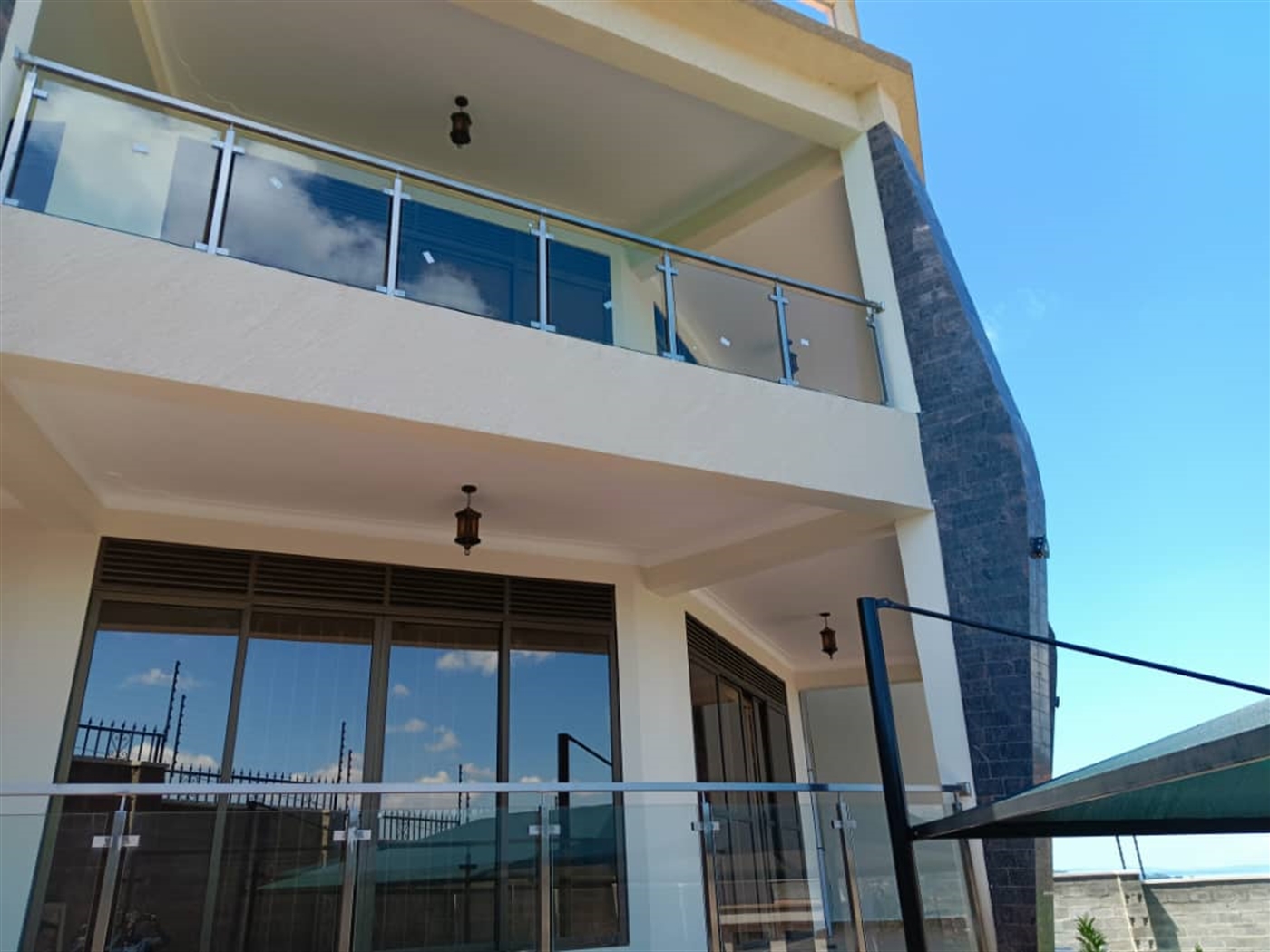 6 bedroom Mansion for sale in Munyonyo Kampala Uganda