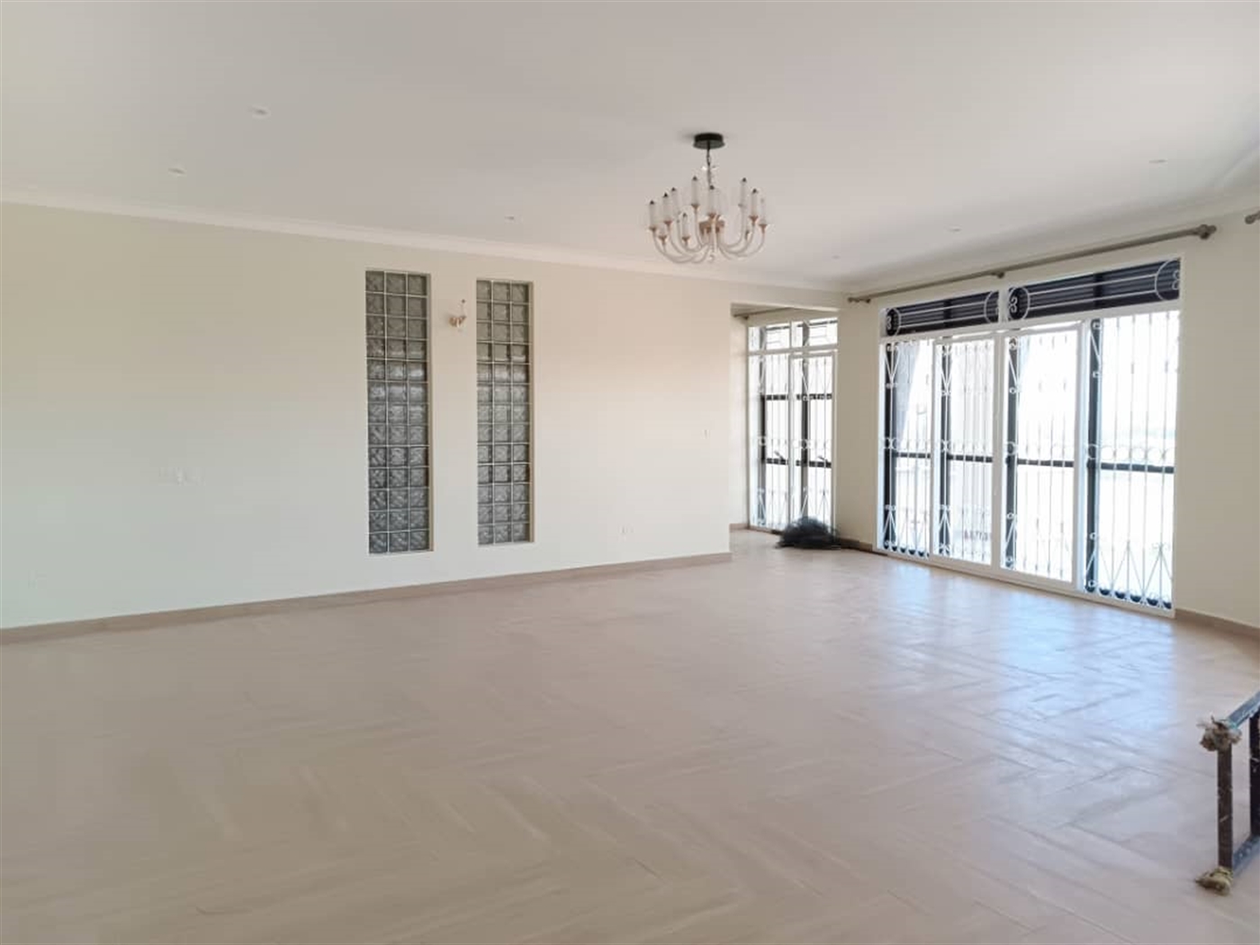 6 bedroom Mansion for sale in Munyonyo Kampala Uganda