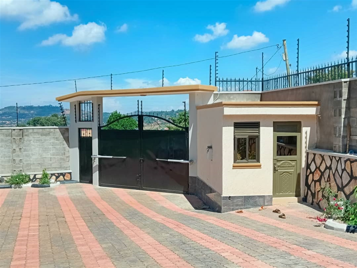 6 bedroom Mansion for sale in Munyonyo Kampala Uganda