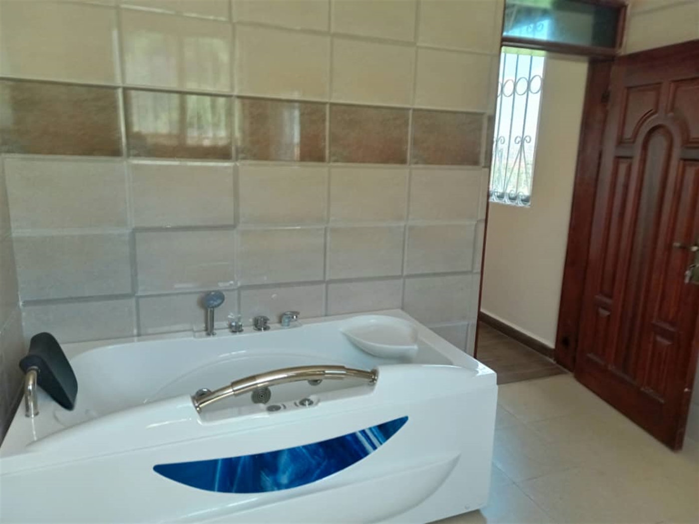 6 bedroom Mansion for sale in Munyonyo Kampala Uganda
